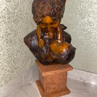 Statua in bronzo della Maternità