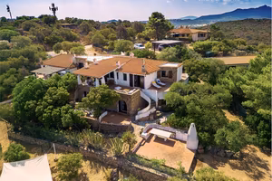 Costa Dorata porzione di villa bifamiliare con vis