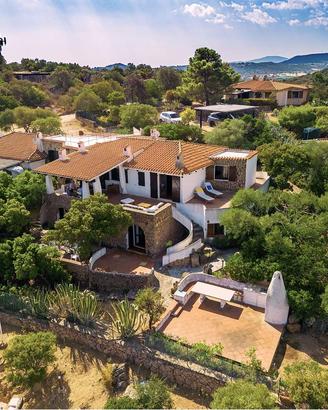 Costa Dorata porzione di villa bifamiliare con vis