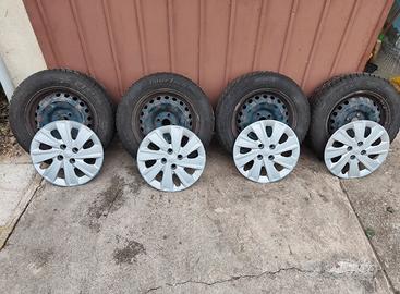 Gomme/pneumatici 4 stagioni 185/65 R15 + cerchi