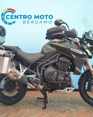 Triumph Tiger Explorer XC con tris bauletti GIVI