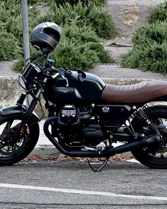 Moto Guzzi V7 Stone 2022