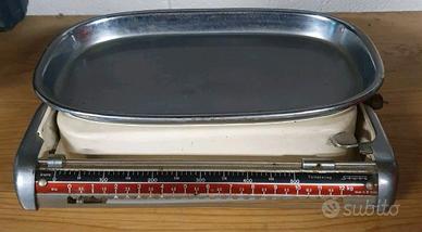 bilancia da cucina Bilik vintage funzionante.

