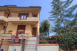 VILLA A SCHIERA A MOSCIANO SANT'ANGELO