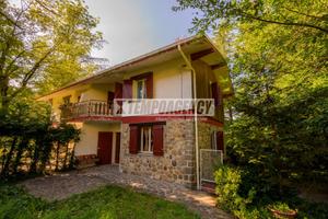 PORZIONE DI CASA A LIGORZANO COM GARAGE E GIARDINO