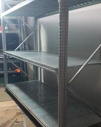 Scaffalature con pianetti