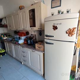 cucina di 4 metri lineari circa con elettrodomesti