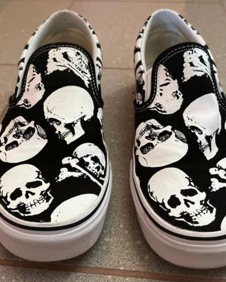 Vans "Off the Wall" Slip On Skull