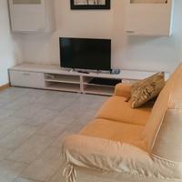 parete attrezzata+ 2 divani