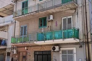 Via Palermo, trivani e doppi servizi con terrazzo
