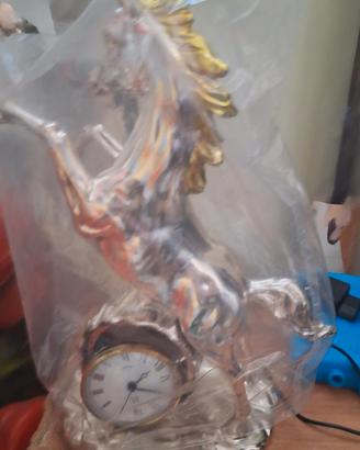 cavallo criniera dotata con orologio
