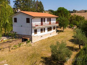Villa di 310 m² con più di 5 locali a Calvi dell'U