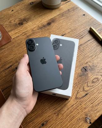 iPhone 16 Black