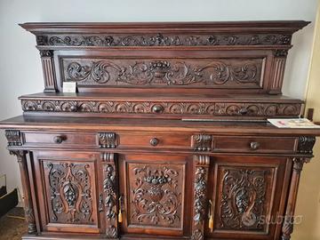 Credenza antica rinascimentale intagliata