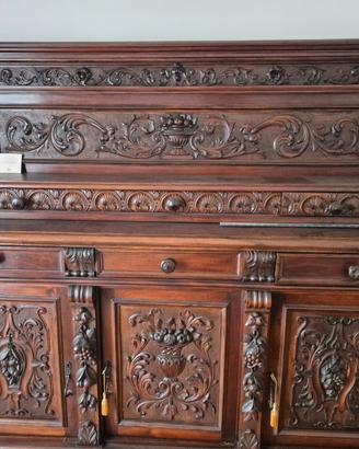 Credenza antica rinascimentale intagliata