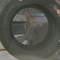 Pneumatico da corsa hankook usato con cordolo