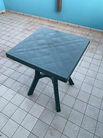 Tavolo in plastica