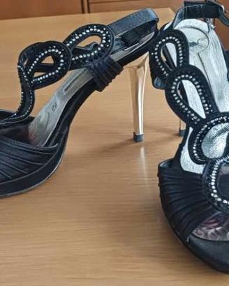 Sandali gioiello neri con plateau