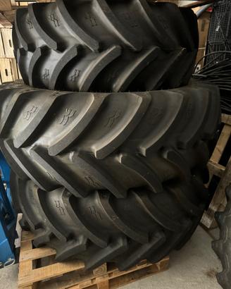 Gomme e cerchi per trattore New holland T5