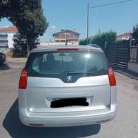 Peugeot 5008 2013