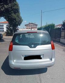 Peugeot 5008 2013