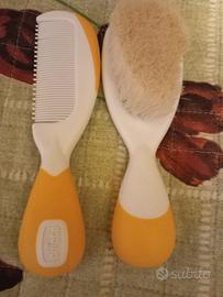 Spazzolina e pettinino