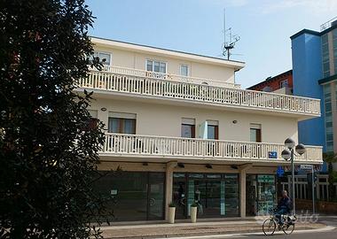 APP. CON 1o2 CAMERE ZONA CENTRALE 150m SPIAGGIA