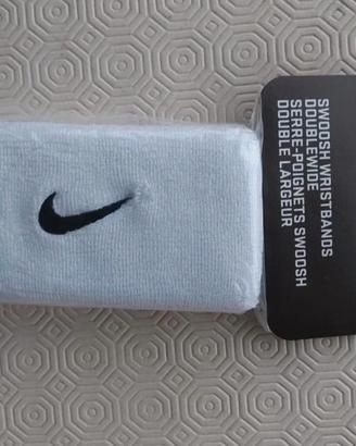 Polsini Nike bianchi con logo nero – nuovi