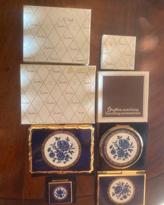 Porta sigarette, cipria..Royal Blue Rose Stratton