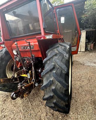 Trattore fiat 880 targato 4 cilindri funzionante i