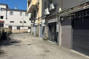 Immobile di 500 m² con 5 locali a Giugliano in Cam