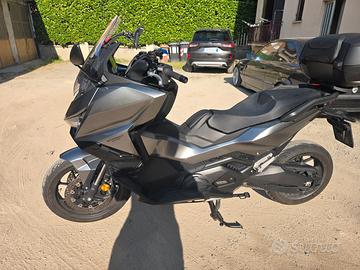Honda Forza 750 2025