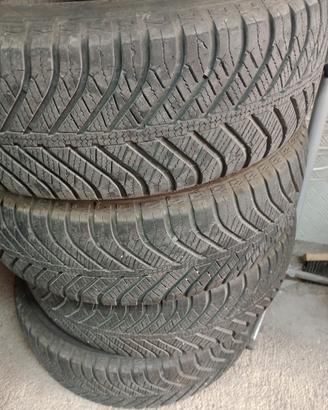 Gomme  good year 4 stagioni 215/60r17