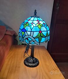 Lampada in vetro colorato stile Tiffany 