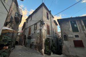 3 LOCALI A SUBIACO