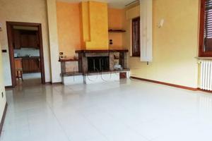 Appartamento di 300 m² con più di 5 locali e box a