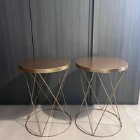 Tavolino in metallo oro