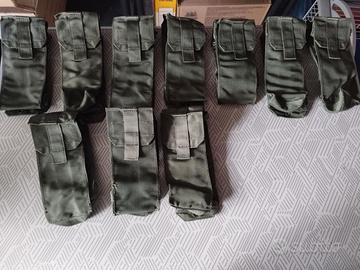 Porta caricatori per munizioni militare.