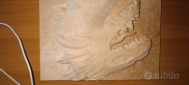 testa di drago su legno 