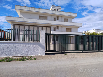 Capannone- Garage - appartamento - villa - uffici