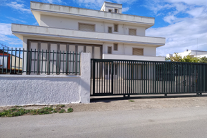 Capannone- Garage - appartamento - villa - uffici