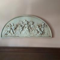 basso rilievo in gesso ecru