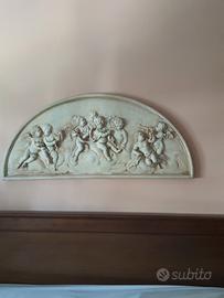 basso rilievo in gesso ecru