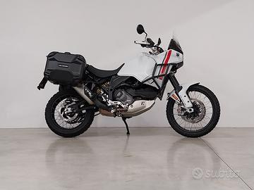 Ducati Desertx 2024 Con valige e barre paramotore