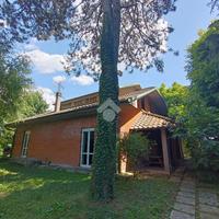 VILLA SINGOLA A LENTATE SUL SEVESO