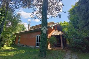 VILLA SINGOLA A LENTATE SUL SEVESO