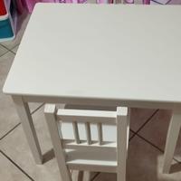 Tavolino più due sedie per bambini