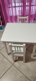 Tavolino più due sedie per bambini
