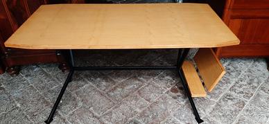 Tavolino vintage con portariviste