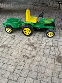Trattore a pedali per bambini con rimorchio